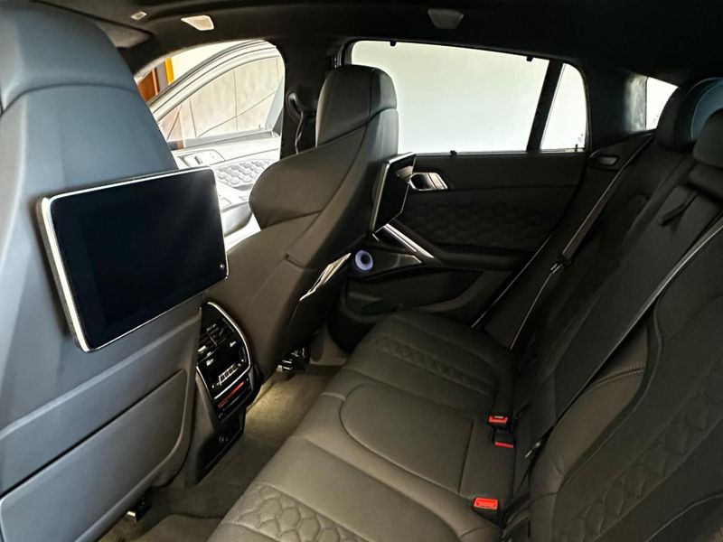 BMW X6 M Competition 4.4 V8 BI-TB 625CV Aut. 2022/2023 CONCEPT MOTORS PASSO FUNDO / Carros no Vale