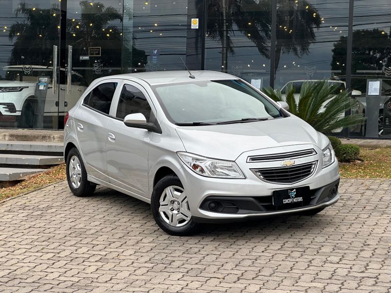 Chevrolet Onix HATCH LT 1.0 8V FlexPower 5p Mec. 2012/2013 CONCEPT MOTORS PASSO FUNDO / Carros no Vale