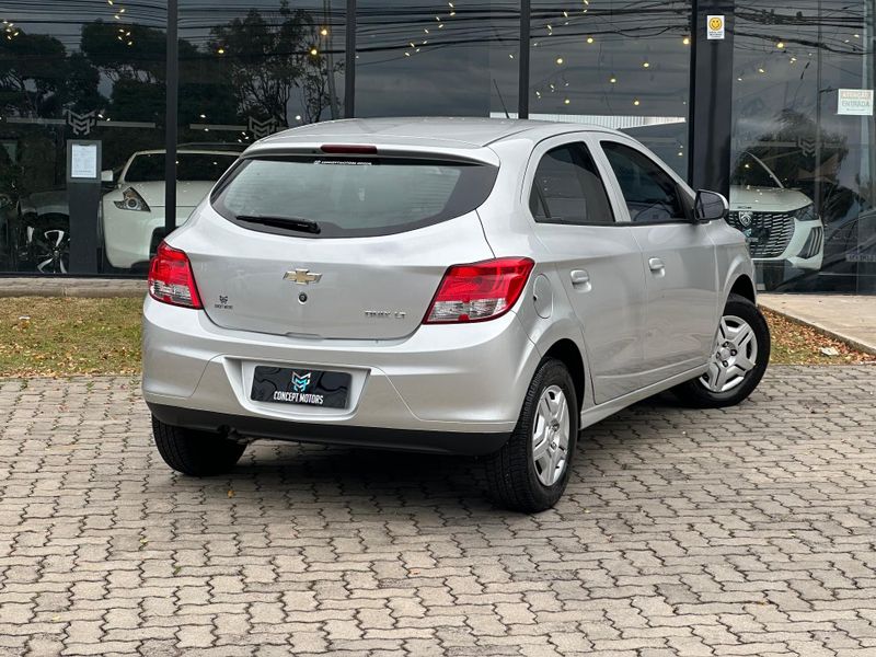 Chevrolet Onix HATCH LT 1.0 8V FlexPower 5p Mec. 2012/2013 CONCEPT MOTORS PASSO FUNDO / Carros no Vale