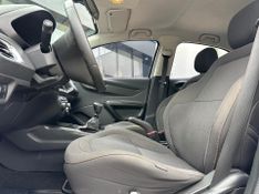 Chevrolet Onix HATCH LT 1.0 8V FlexPower 5p Mec. 2012/2013 CONCEPT MOTORS PASSO FUNDO / Carros no Vale