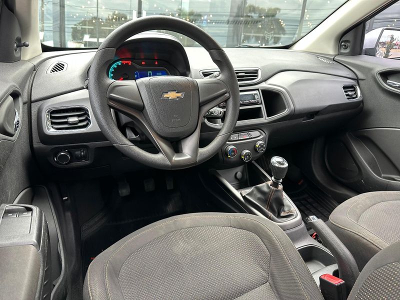 Chevrolet Onix HATCH LT 1.0 8V FlexPower 5p Mec. 2012/2013 CONCEPT MOTORS PASSO FUNDO / Carros no Vale