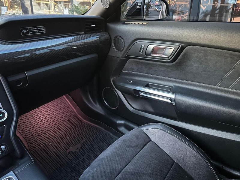 Ford Mustang Black Shadow 5.0 V8 2020/2020 CONCEPT MOTORS PASSO FUNDO / Carros no Vale