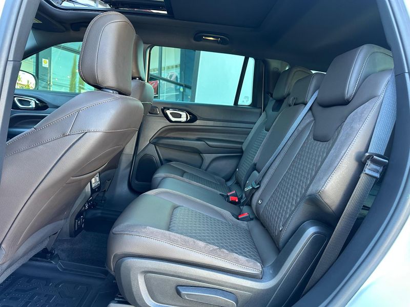 Jeep Commander Overland T270 1.3 TB Flex Aut. 2022/2023 CONCEPT MOTORS PASSO FUNDO / Carros no Vale