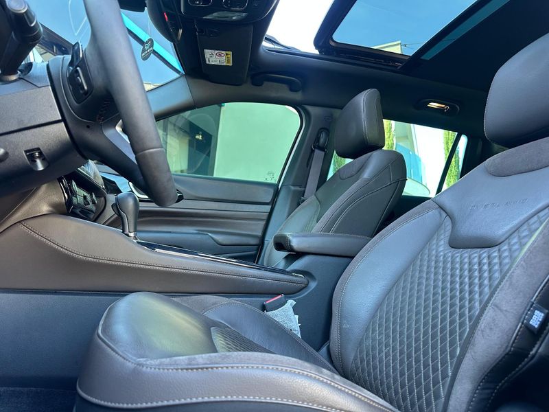 Jeep Commander Overland T270 1.3 TB Flex Aut. 2022/2023 CONCEPT MOTORS PASSO FUNDO / Carros no Vale