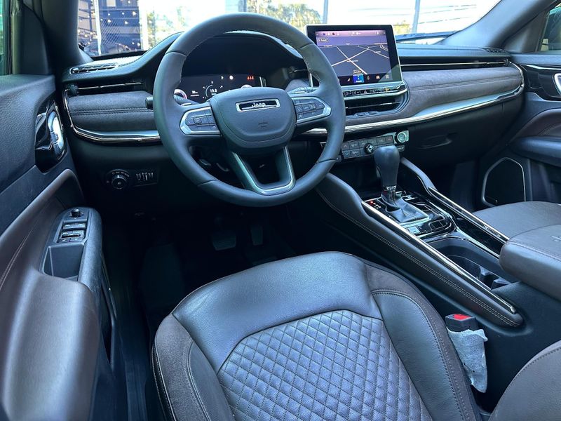 Jeep Commander Overland T270 1.3 TB Flex Aut. 2022/2023 CONCEPT MOTORS PASSO FUNDO / Carros no Vale