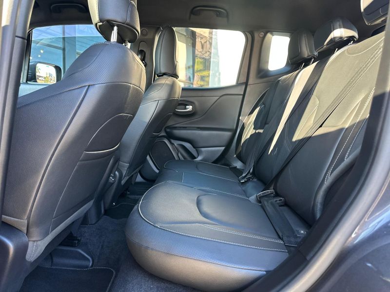 Jeep Renegade S T270 1.3 TB 4×4 Flex Aut. 2023/2024 CONCEPT MOTORS PASSO FUNDO / Carros no Vale