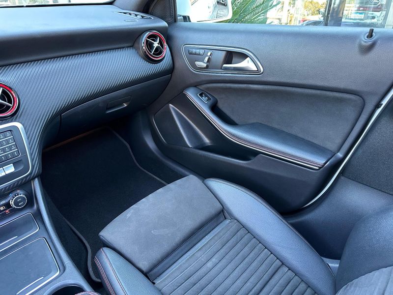 Mercedes-Benz Classe A A 250 2.0 TB Sport Aut. 2017/2018 CONCEPT MOTORS PASSO FUNDO / Carros no Vale