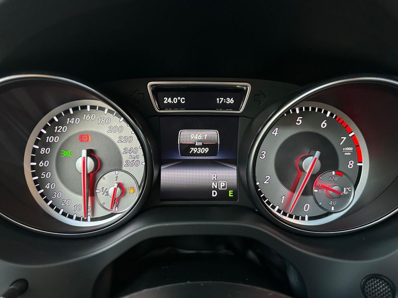 Mercedes-Benz Gla 200 Vision 1.6/1.6 TB 16V Flex Aut. 2014/2015 CONCEPT MOTORS PASSO FUNDO / Carros no Vale