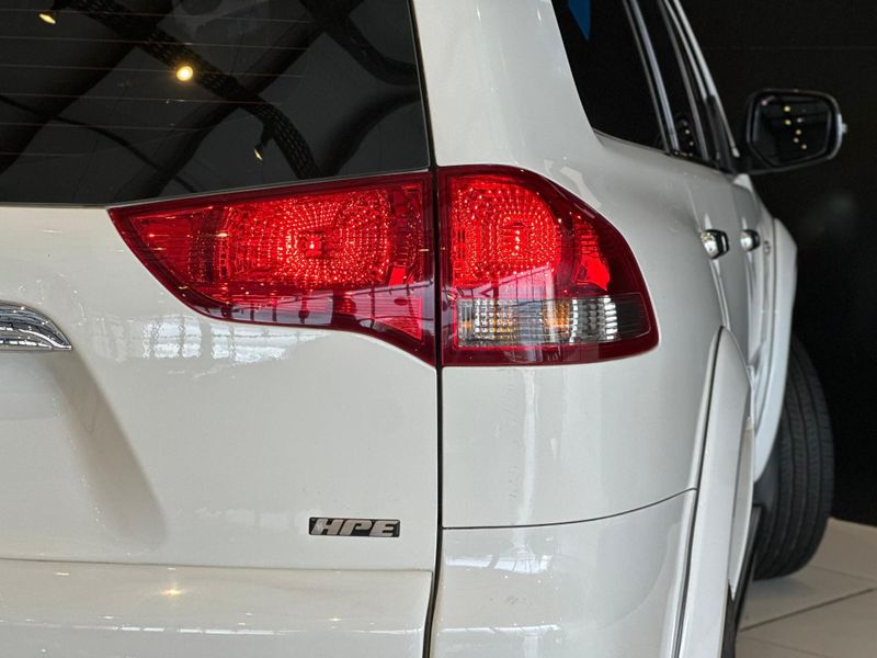 Mitsubishi Pajero HPE 3.2 4×4 T.I Dies 5p Aut. 2015/2016 CONCEPT MOTORS PASSO FUNDO / Carros no Vale
