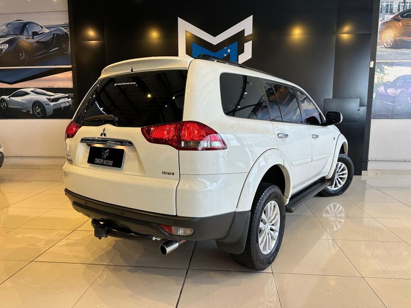 Mitsubishi Pajero HPE 3.2 4×4 T.I Dies 5p Aut. 2015/2016 CONCEPT MOTORS PASSO FUNDO / Carros no Vale