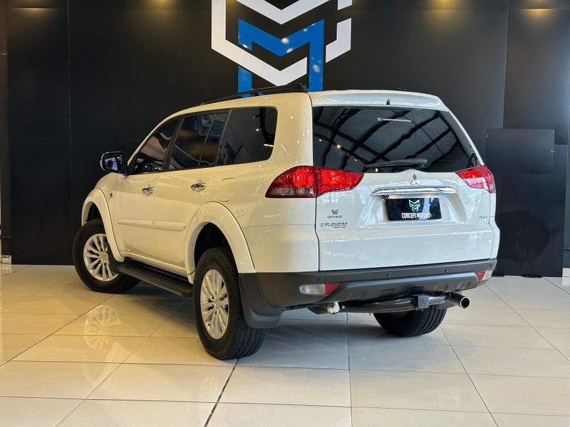 Mitsubishi Pajero HPE 3.2 4×4 T.I Dies 5p Aut. 2015/2016 CONCEPT MOTORS PASSO FUNDO / Carros no Vale
