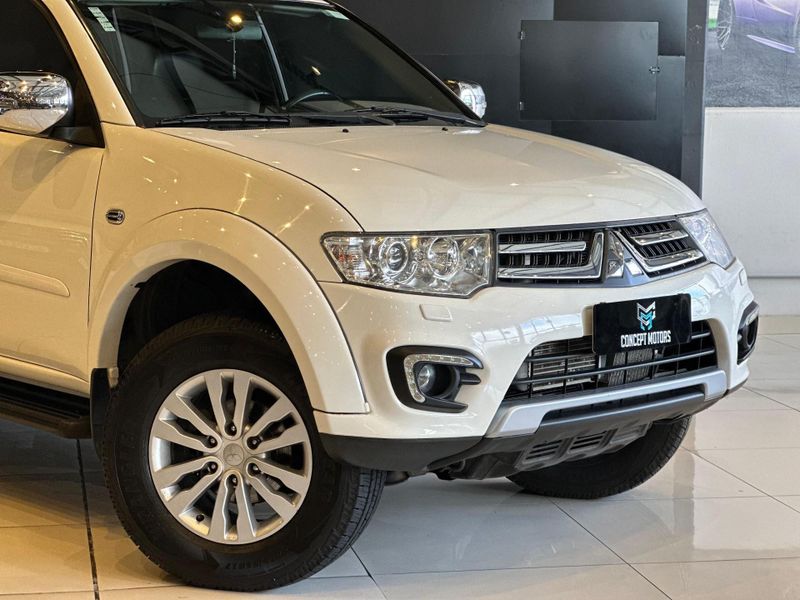 Mitsubishi Pajero HPE 3.2 4×4 T.I Dies 5p Aut. 2015/2016 CONCEPT MOTORS PASSO FUNDO / Carros no Vale