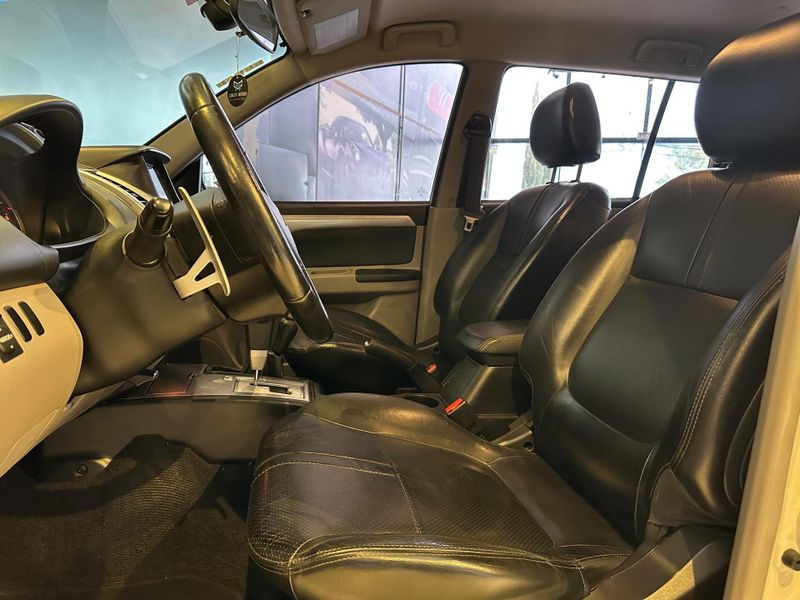 Mitsubishi Pajero HPE 3.2 4×4 T.I Dies 5p Aut. 2015/2016 CONCEPT MOTORS PASSO FUNDO / Carros no Vale