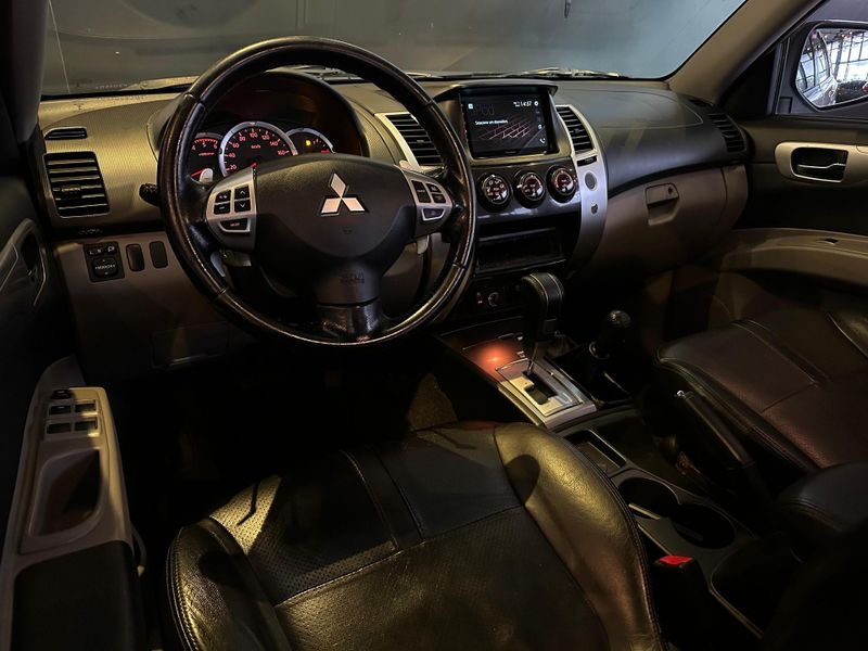 Mitsubishi Pajero HPE 3.2 4×4 T.I Dies 5p Aut. 2015/2016 CONCEPT MOTORS PASSO FUNDO / Carros no Vale