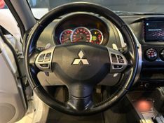 Mitsubishi Pajero HPE 3.2 4×4 T.I Dies 5p Aut. 2015/2016 CONCEPT MOTORS PASSO FUNDO / Carros no Vale