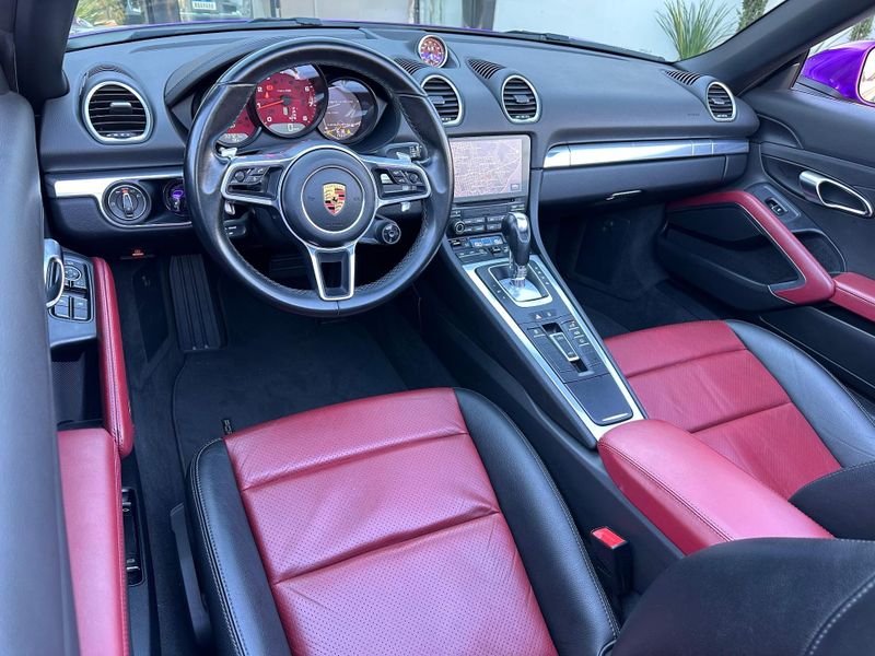 Porsche 718 Boxster 2.0 300cv 2018/2019 CONCEPT MOTORS PASSO FUNDO / Carros no Vale