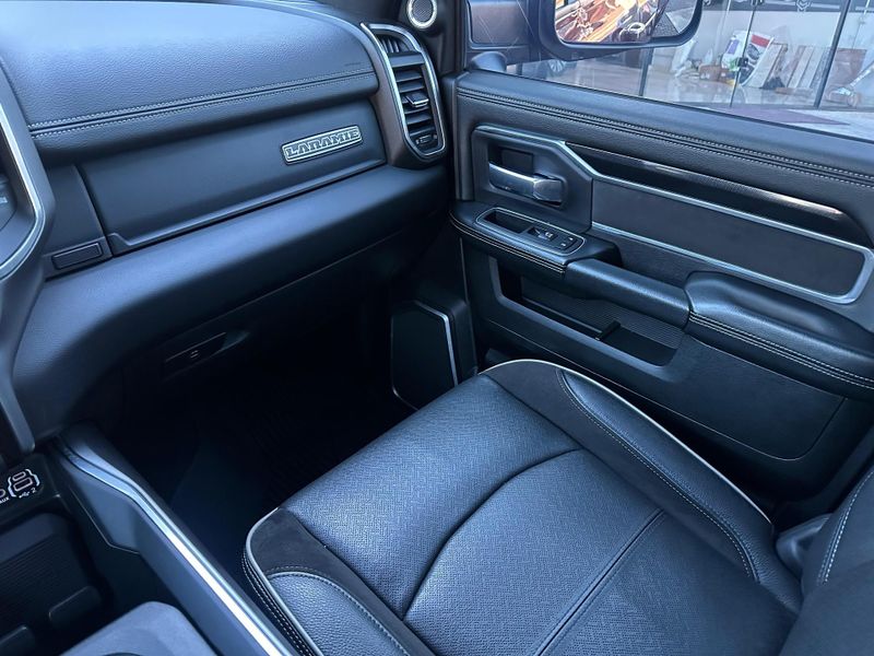 Ram 3500 LARAM.6.7 NIGHT ED.TB CD 4X4 Die. 2022/2022 CONCEPT MOTORS PASSO FUNDO / Carros no Vale