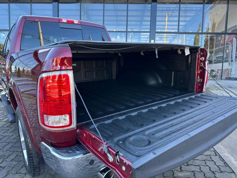 Ram Classic LARAMIE 5.7 CD V8 4X4 Aut. 2022/2022 CONCEPT MOTORS PASSO FUNDO / Carros no Vale