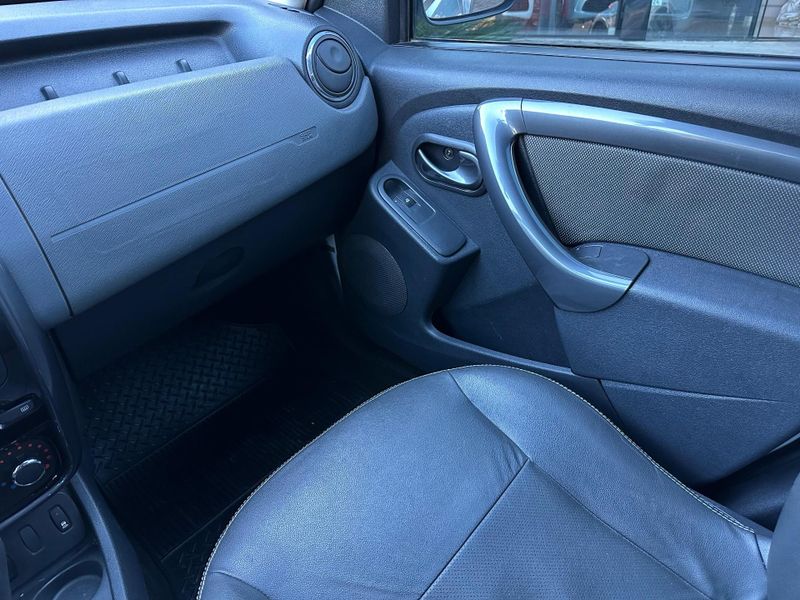 Renault Duster Dynamique 2.0 Flex 16V Aut. 2014/2015 CONCEPT MOTORS PASSO FUNDO / Carros no Vale