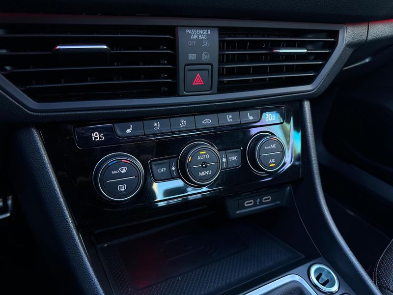 Volkswagen Jetta GLI 350 TSI 2.0 16V 4p Aut. 2022/2022 CONCEPT MOTORS PASSO FUNDO / Carros no Vale