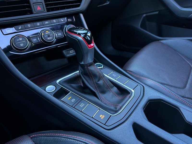 Volkswagen Jetta GLI 350 TSI 2.0 16V 4p Aut. 2022/2022 CONCEPT MOTORS PASSO FUNDO / Carros no Vale