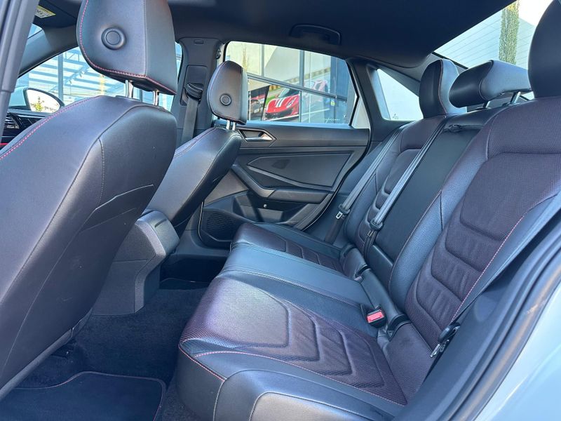 Volkswagen Jetta GLI 350 TSI 2.0 16V 4p Aut. 2022/2022 CONCEPT MOTORS PASSO FUNDO / Carros no Vale