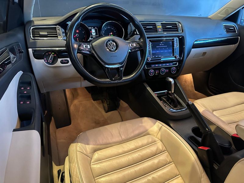 Volkswagen Jetta Highline 2.0 TSI 16V 4p Tiptronic 2016/2016 CONCEPT MOTORS PASSO FUNDO / Carros no Vale