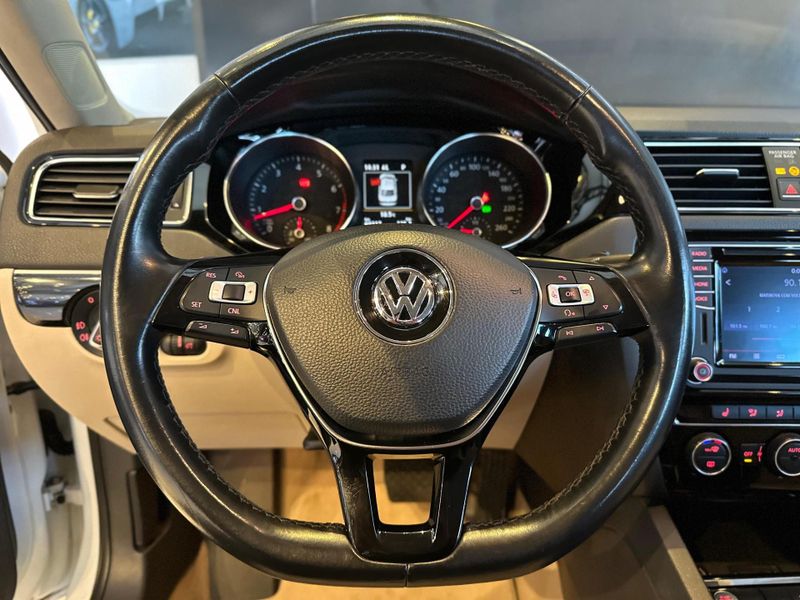 Volkswagen Jetta Highline 2.0 TSI 16V 4p Tiptronic 2016/2016 CONCEPT MOTORS PASSO FUNDO / Carros no Vale