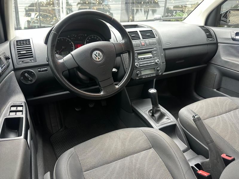 Volkswagen Polo Sedan Polo Sed COMFORT 1.6 Mi Tot Flex 8v 2011/2011 CONCEPT MOTORS PASSO FUNDO / Carros no Vale