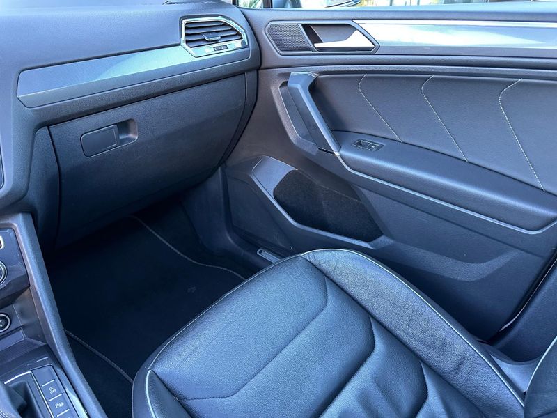 Volkswagen Tiguan Allspac R-Line 350 TSI 2.0 4×4 2018/2019 CONCEPT MOTORS PASSO FUNDO / Carros no Vale