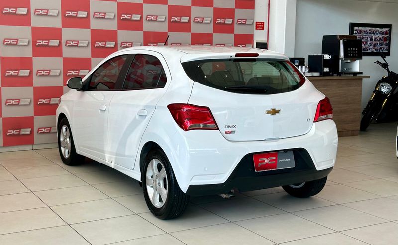 CHEVROLET ONIX HATCH LT 1.4 8V FlexPower 2019/2019 PC VEÍCULOS SANTA CRUZ DO SUL / Carros no Vale