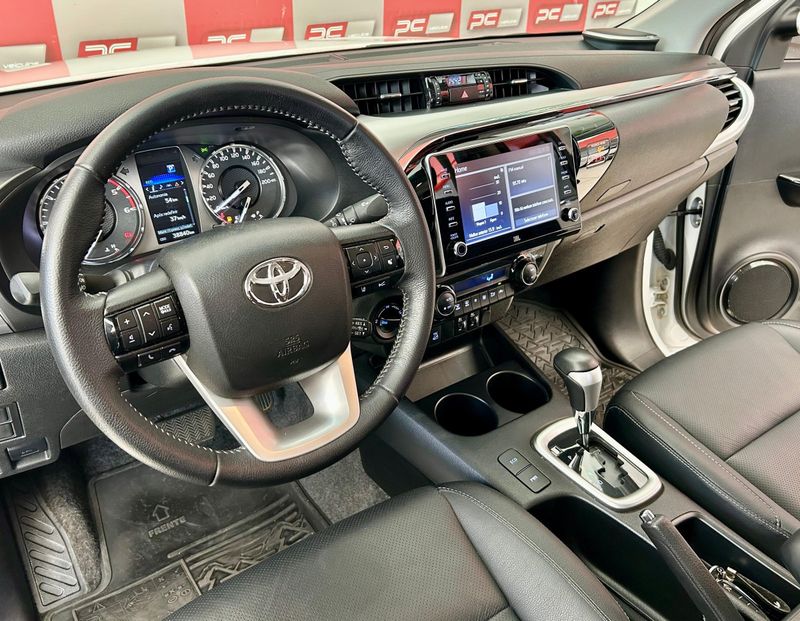 Toyota Hilux CD SRX 4×4 2.8 TDI 16V 2022/2023 PC VEÍCULOS SANTA CRUZ DO SUL / Carros no Vale