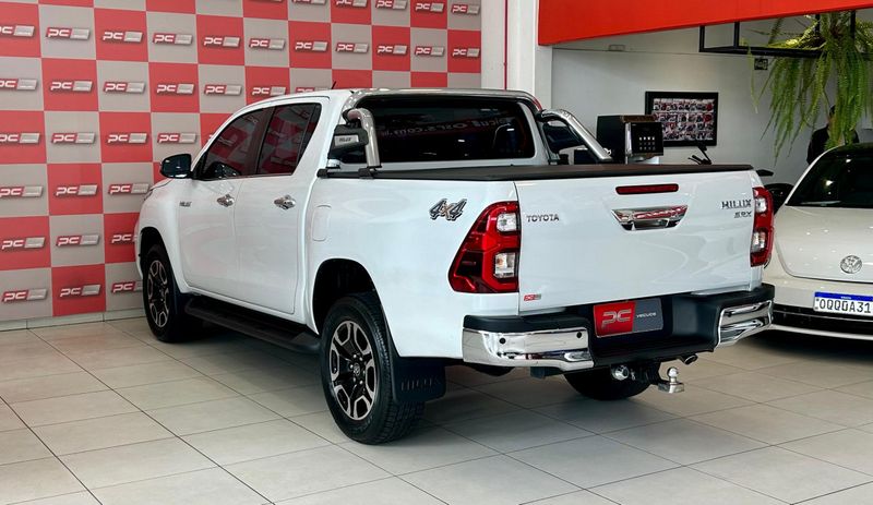 Toyota Hilux CD SRX 4×4 2.8 TDI 16V 2022/2023 PC VEÍCULOS SANTA CRUZ DO SUL / Carros no Vale