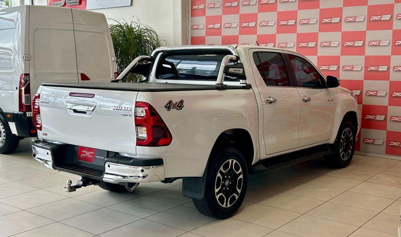 Toyota Hilux CD SRX 4×4 2.8 TDI 16V 2022/2023 PC VEÍCULOS SANTA CRUZ DO SUL / Carros no Vale