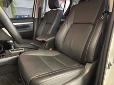 Toyota Hilux CD SRX 4×4 2.8 TDI 16V 2022/2023 PC VEÍCULOS SANTA CRUZ DO SUL / Carros no Vale