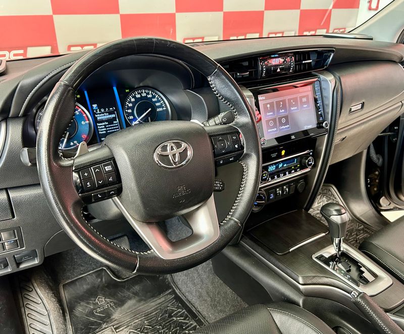 Toyota Hilux SW4 SRX 4×4 2.8 TDI 16V Dies 2021/2021 PC VEÍCULOS SANTA CRUZ DO SUL / Carros no Vale