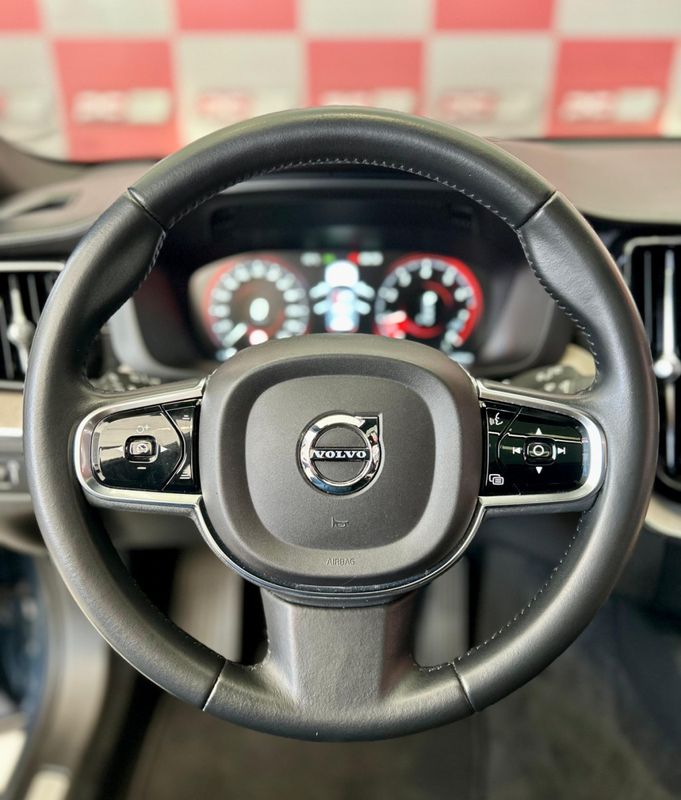 Volvo XC 60 T-5 INSCRIPTION 2.0 AWD 2019/2019 PC VEÍCULOS SANTA CRUZ DO SUL / Carros no Vale