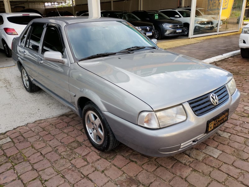 VOLKSWAGEN SANTANA 2.0MI /2001 CHIMA VEÍCULOS VENÂNCIO AIRES / Carros no Vale