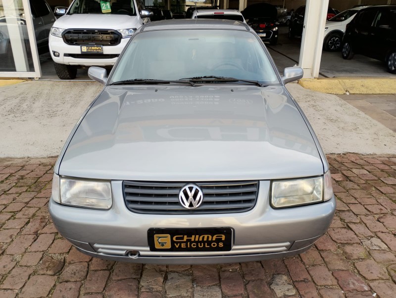 VOLKSWAGEN SANTANA 2.0MI /2001 CHIMA VEÍCULOS VENÂNCIO AIRES / Carros no Vale