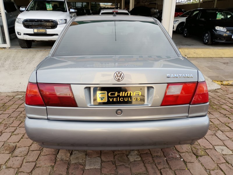VOLKSWAGEN SANTANA 2.0MI /2001 CHIMA VEÍCULOS VENÂNCIO AIRES / Carros no Vale