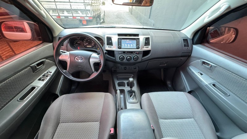 TOYOTA HILUX CABINE DUPLA SR /2012 IDEAL VEÍCULOS LAJEADO / Carros no Vale