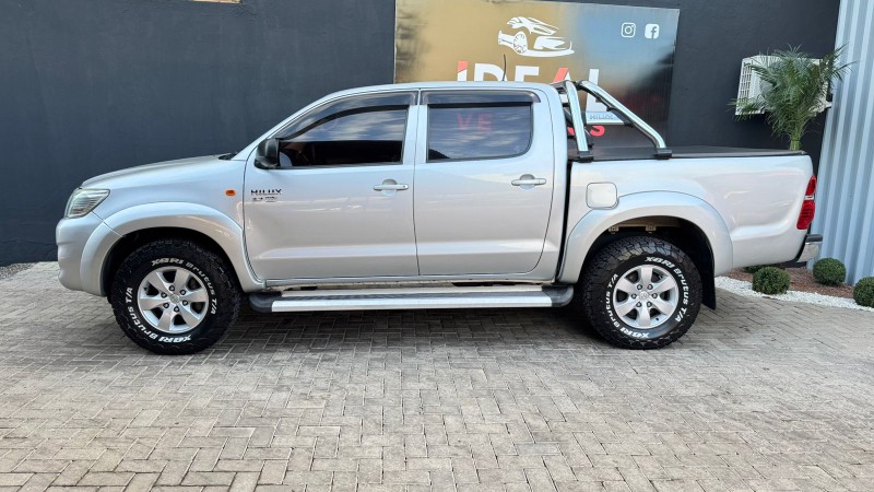 TOYOTA HILUX CABINE DUPLA SR /2012 IDEAL VEÍCULOS LAJEADO / Carros no Vale