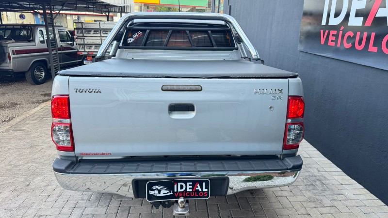 TOYOTA HILUX CABINE DUPLA SR /2012 IDEAL VEÍCULOS LAJEADO / Carros no Vale