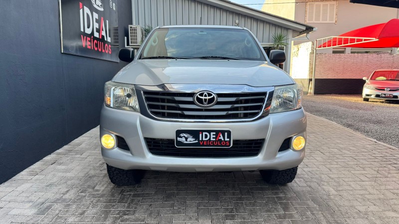 TOYOTA HILUX CABINE DUPLA SR /2012 IDEAL VEÍCULOS LAJEADO / Carros no Vale