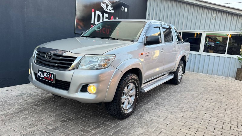 TOYOTA HILUX CABINE DUPLA SR /2012 IDEAL VEÍCULOS LAJEADO / Carros no Vale