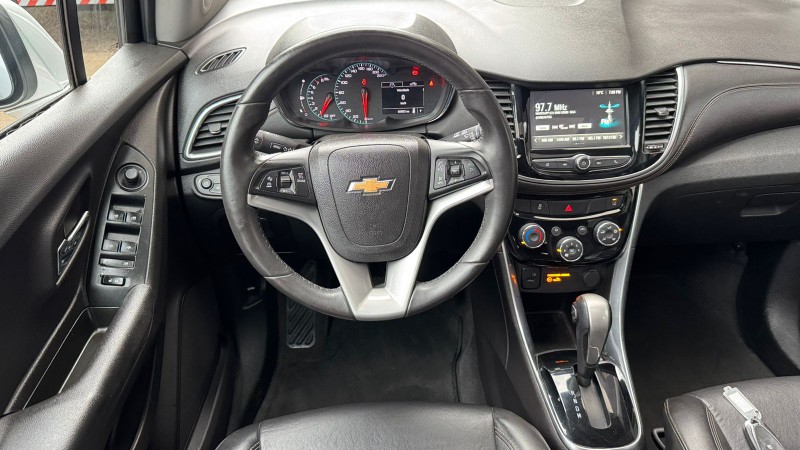 CHEVROLET TRACKER PREMIER 1.4 TURBO /2018 IDEAL VEÍCULOS LAJEADO / Carros no Vale