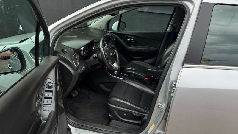 CHEVROLET TRACKER PREMIER 1.4 TURBO /2018 IDEAL VEÍCULOS LAJEADO / Carros no Vale