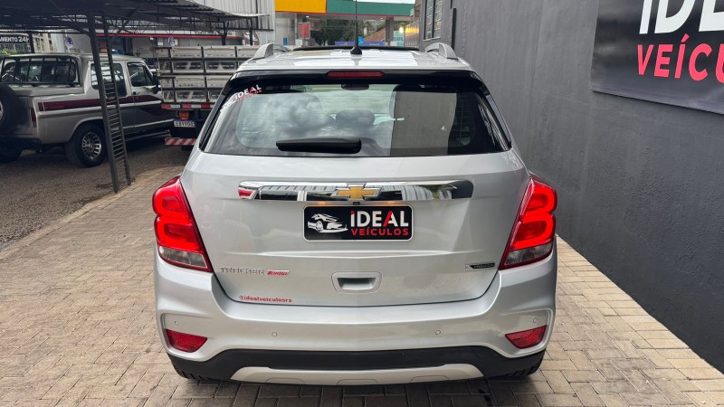 CHEVROLET TRACKER PREMIER 1.4 TURBO /2018 IDEAL VEÍCULOS LAJEADO / Carros no Vale