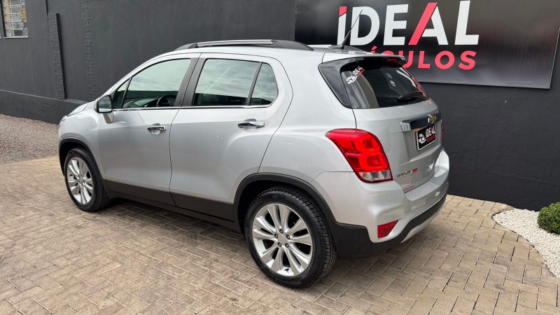 CHEVROLET TRACKER PREMIER 1.4 TURBO /2018 IDEAL VEÍCULOS LAJEADO / Carros no Vale