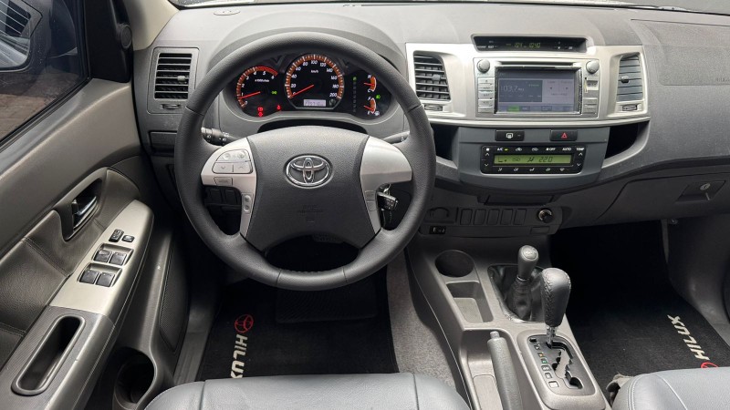 TOYOTA HILUX CABINE DUPLA SRV 2.8 TURBO 4X4 /2013 IDEAL VEÍCULOS LAJEADO / Carros no Vale